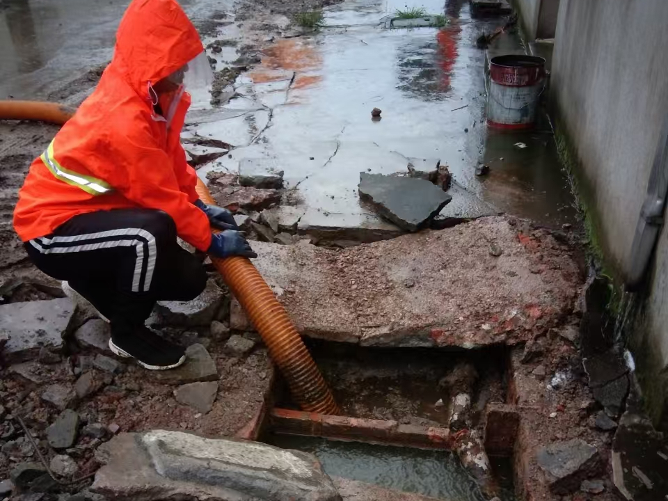 巴塘专业清理污水池 炜誉市政以规范流程守护城市 “肠道”