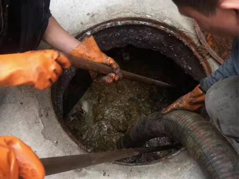 巴塘清理化粪池时如何避免沼气的危害?